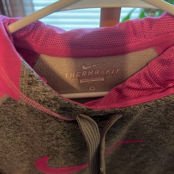 Nike therma fit pull on sweatshirt, NWOT. Size medium. Pink almost purple/white - Picture 3 of 9